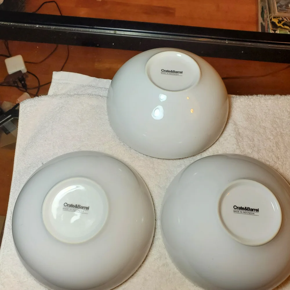 Crate&Barrel Classic White Soup/Cereal Bowls Set Of 2, 7 inch 2.75